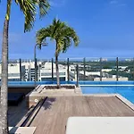 Suite Com Varanda E Piscina Na Barra Da Tijuca - Rj