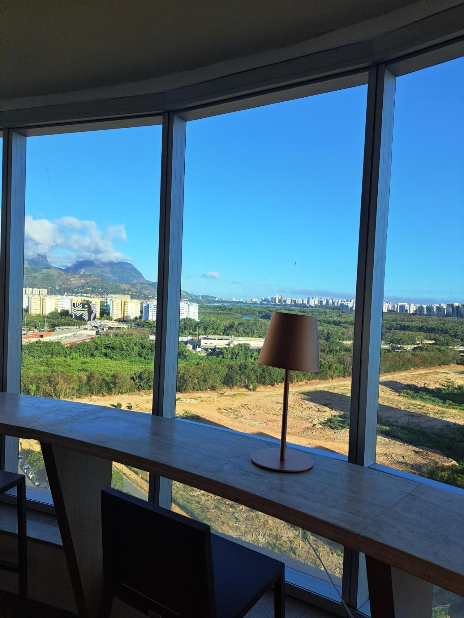 Com Varanda E Piscina Na Barra Da Tijuca - Rj Homestay *