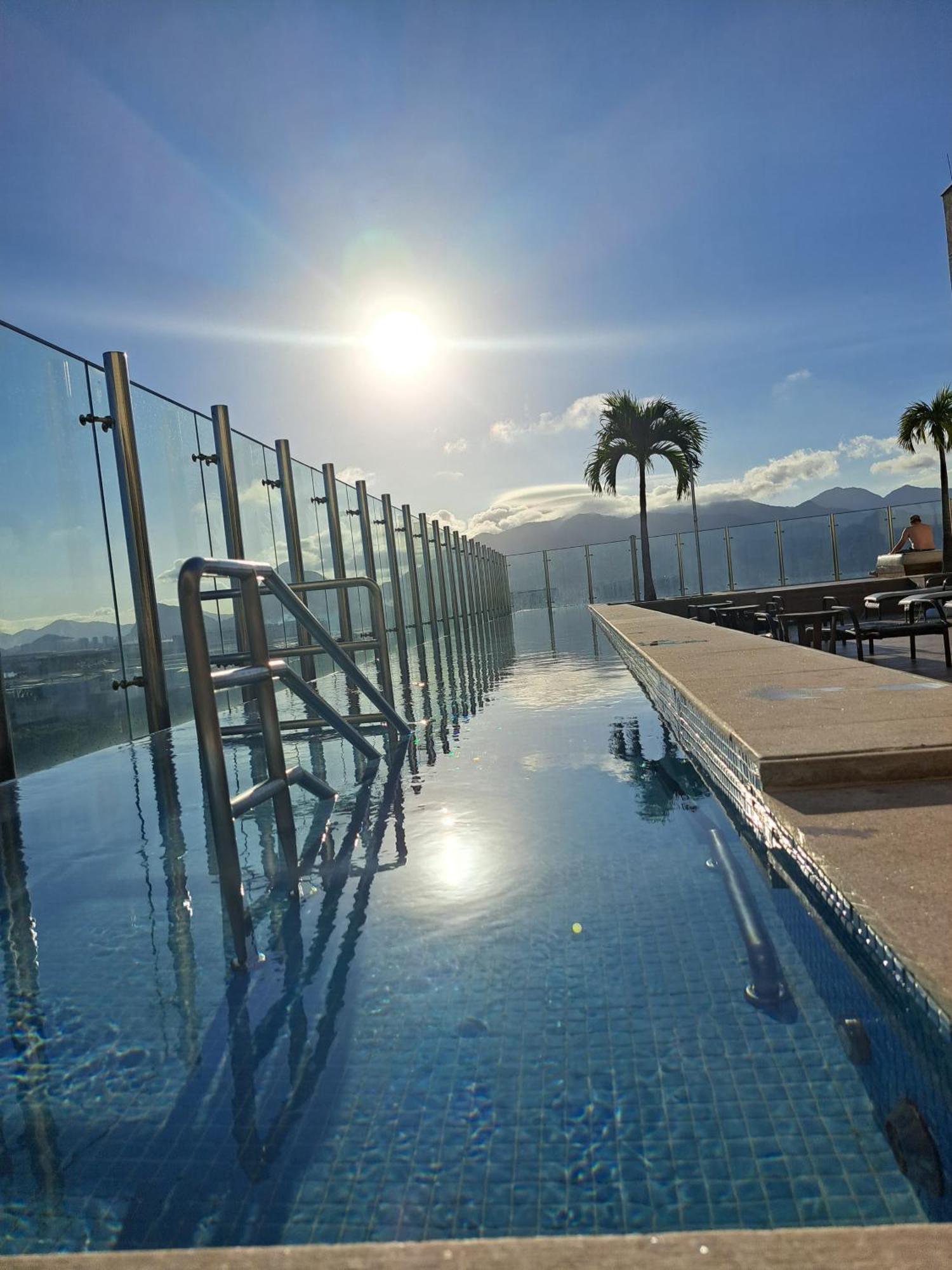 Com Varanda E Piscina Na Barra Da Tijuca - Rj Homestay Rio de Janeiro
