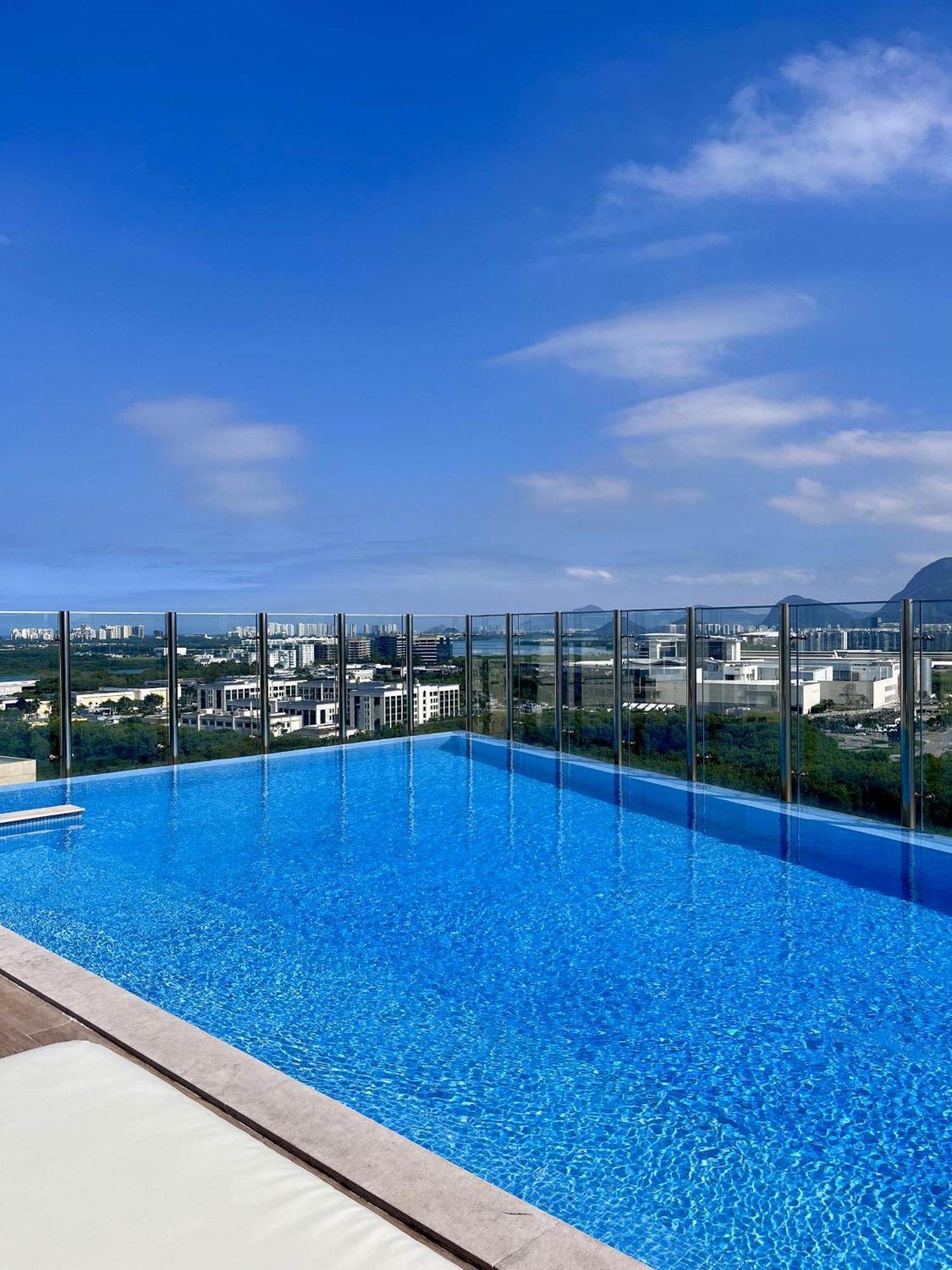 Com Varanda E Piscina Na Barra Da Tijuca - Rj *