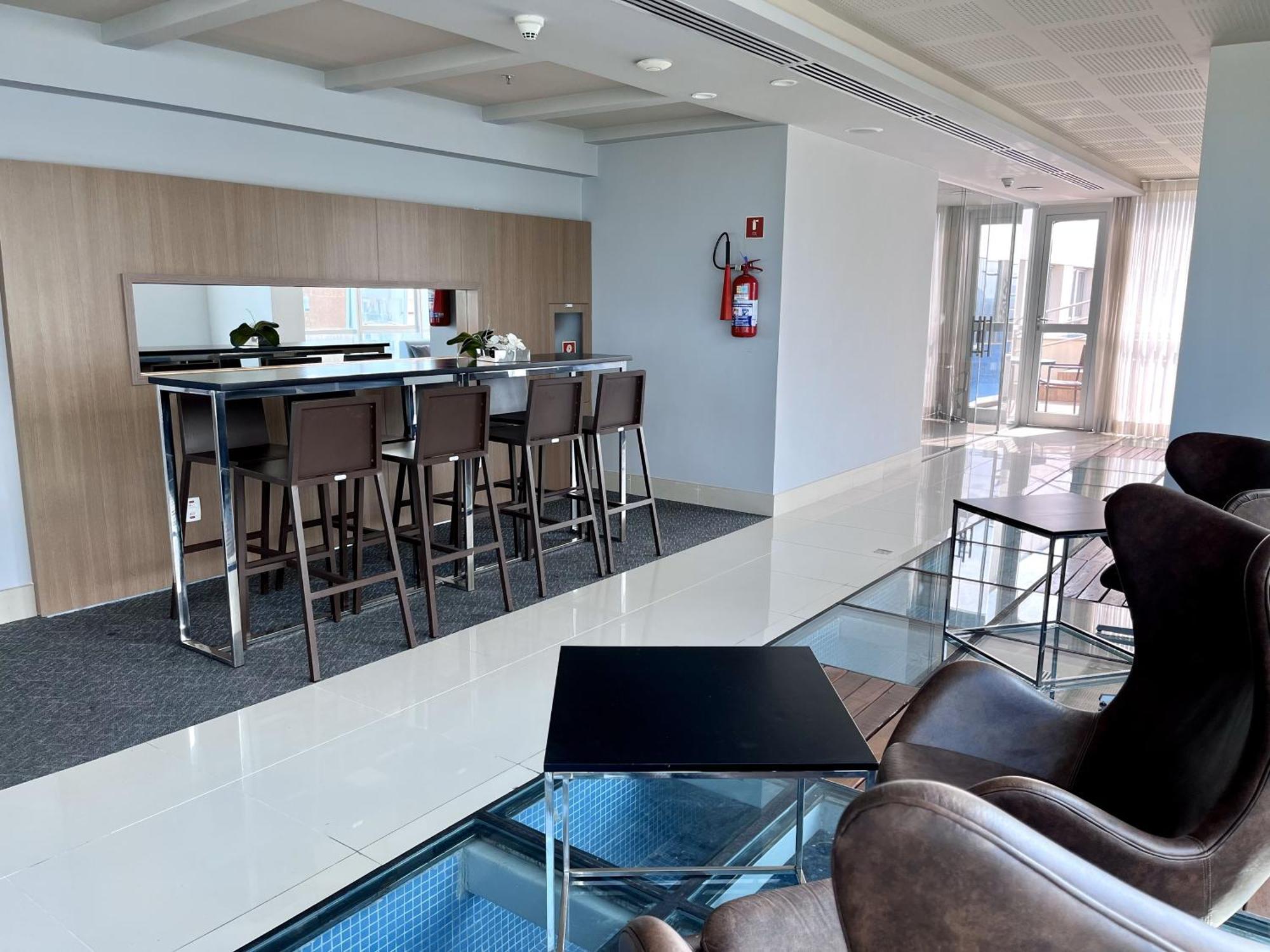 Com Varanda E Piscina Na Barra Da Tijuca - Rj Homestay Rio de Janeiro