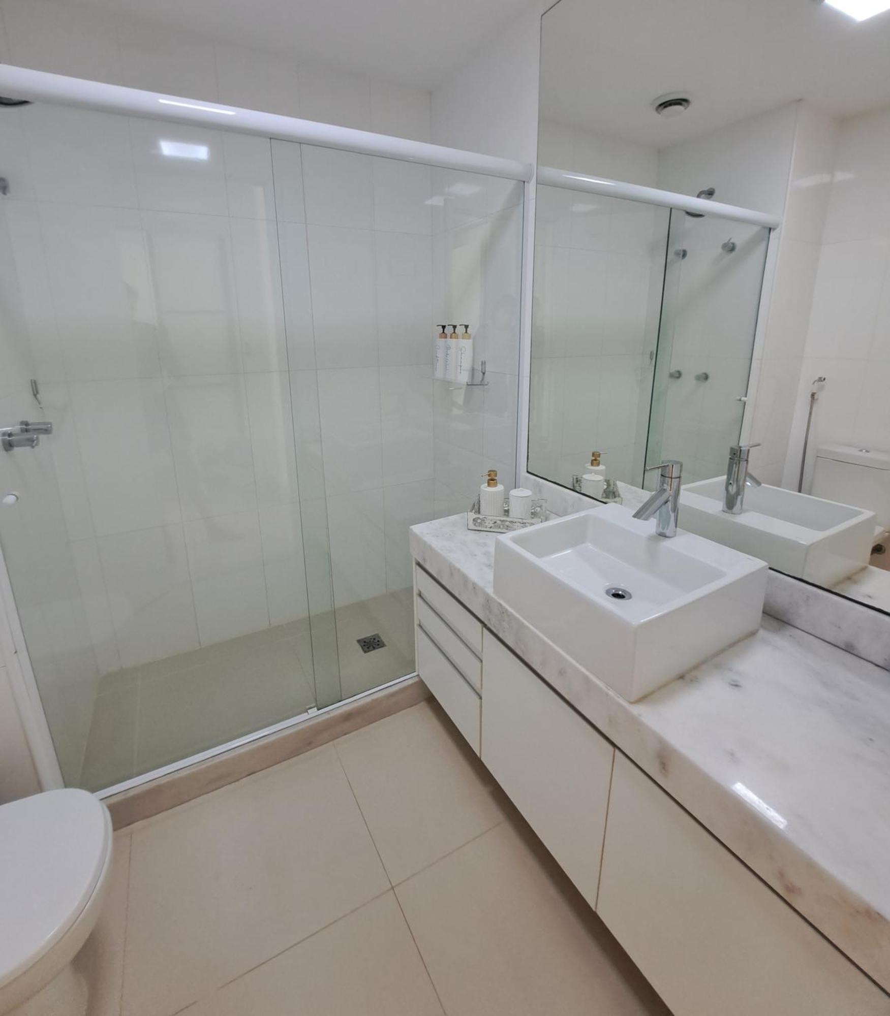 Homestay Com Varanda E Piscina Na Barra Da Tijuca - Rj *